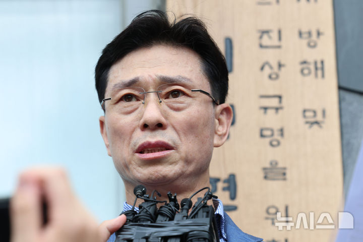[서울=뉴시스] 권창회 기자 = 임성근 전 해병대 1사단장이 2일 서울 서초구 서초동에 마련된 이명현 순직해병 특검 사무실에 출석하며 입장표명을 하고 있다 2025.07.02. kch0523@newsis.com