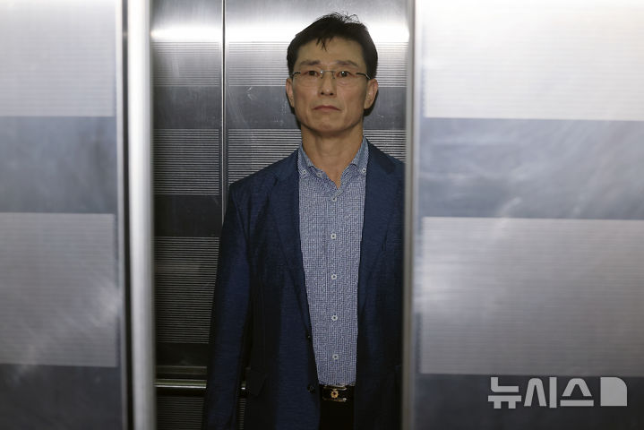 [서울=뉴시스] 권창회 기자 = 임성근 전 해병대 1사단장이 지난 2일 서울 서초구 서초동에 마련된 이명현 순직해병 특검 사무실에 출석하고 있다. (공동취재) 2025.07.02. photo@newsis.com