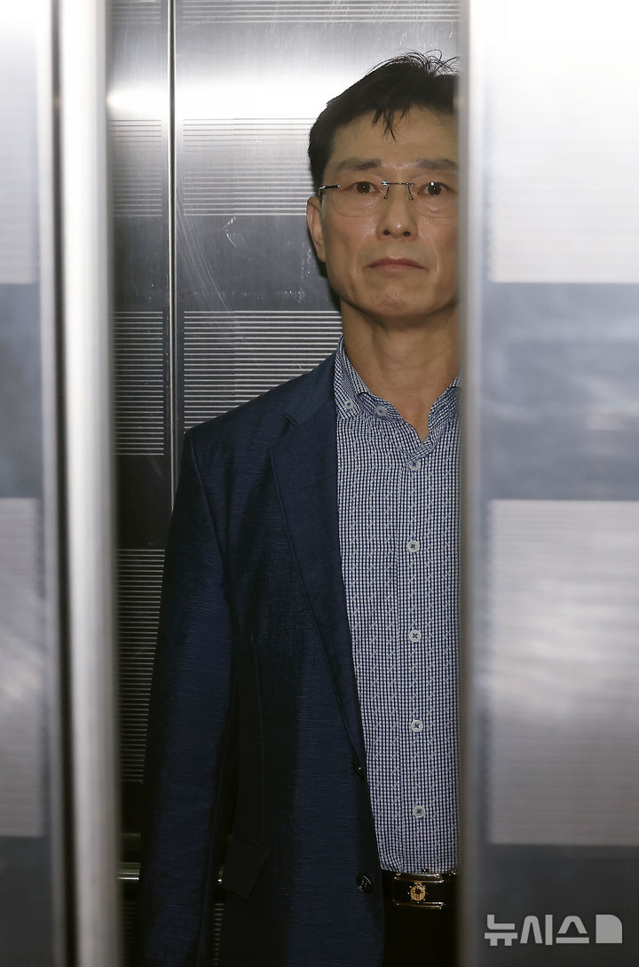 [서울=뉴시스] 권창회 기자 = 임성근 전 해병대 1사단장이 2일 서울 서초구 서초동에 마련된 이명현 순직해병 특검 사무실에 출석하고 있다. (공동취재) 2025.07.02. photo@newsis.com