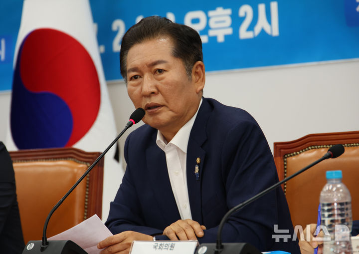 [서울=뉴시스] 김금보 기자 = 더불어민주당 당대표 선거에 출마한 정청래 의원이 2일 서울 여의도 국회에서 열린 검찰개혁 토론회에서 발언하고 있다. 2025.07.02. kgb@newsis.com