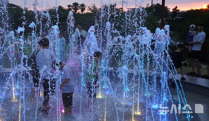 밤 최저기온 26.7도…청주서 열대야 12일째 지속