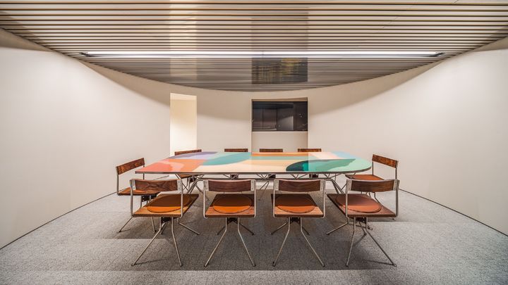 [서울=뉴시스] 서울 중구 신라호텔 5층에 있는 제네시스 라운지 모습. 최상위 모델인 G90 롱휠베이스와 G90 블랙, G90 롱휠베이스 블랙 오너를 위한 프라이빗 공간으로, 다양하고 특별한 음식과 음료를 즐길 수 있다. (사진=제네시스 제공) 2025.07.03 photo@newsis.com&nbsp; *재판매 및 DB 금지