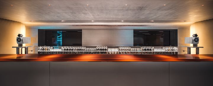 [서울=뉴시스] 서울 중구 신라호텔 5층에 있는 제네시스 라운지 모습. 최상위 모델인 G90 롱휠베이스와 G90 블랙, G90 롱휠베이스 블랙 오너를 위한 프라이빗 공간으로, 다양하고 특별한 음식과 음료를 즐길 수 있다. (사진=제네시스 제공) 2025.07.03 photo@newsis.com *재판매 및 DB 금지