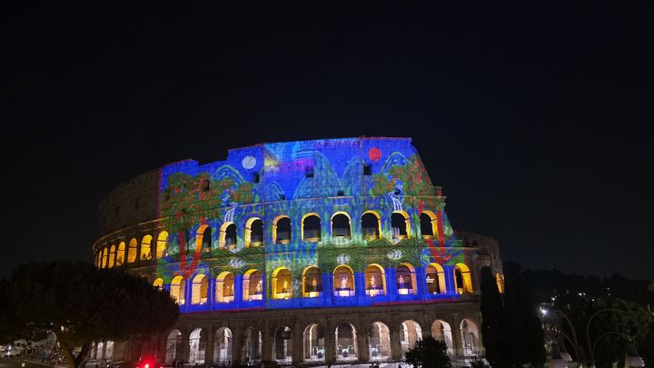 콜로세움 외벽에 한국 전통 회화 ‘십장생도’를 투사한 이이남의 '다시 태어나는 빛'. *재판매 및 DB 금지