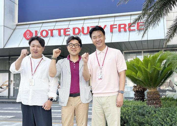 [서울=뉴시스] 롯데면세점은 자사 임직원들이 신속한 응급조치와 심폐소생술(CPR)로 의식을 잃고 쓰러진 고객의 생명을 구했다고 3일 밝혔다. (사진=롯데면세점 제공) *재판매 및 DB 금지