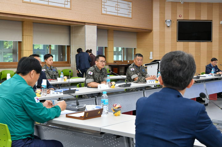  [영주=뉴시스] 영주시청 대회의실에서 드론산업 육성 자문단 회의가 열리고 있다. (사진=영주시 제공) 2025.07.03. photo@newsis.com *재판매 및 DB 금지
