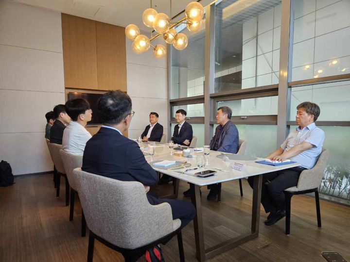 [세종=뉴시스] 세종공동캠퍼스 입주대학 대표들과의 조찬 간담회 모습.(사진=세종시 제공) 2025.07.03.photo@newsis.com. *재판매 및 DB 금지