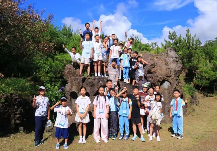 [서귀포=뉴시스] 제주를 방문한 중국 항저우시 스지청초등학교 학생단. (사진=서귀포시 제공) 2025.07.03. photo@newsis.com *재판매 및 DB 금지