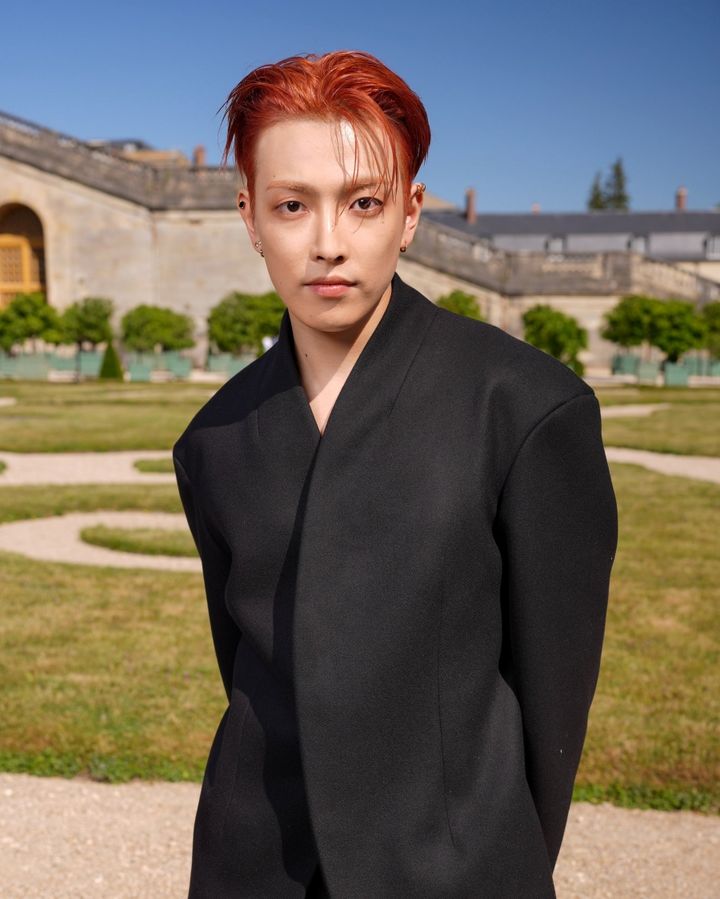 [서울=뉴시스] 아이돌 그룹 에이티즈 멤버 홍중과 성화가 파리 패션위크에 등장했다. (사진제공=KQ 엔터테인먼트) 2025.07.03. photo@newsis.com *재판매 및 DB 금지