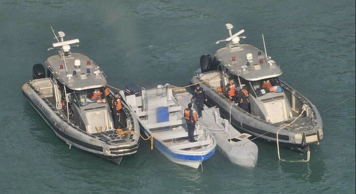 [서울=뉴시스] 일론 머스크가 운영하는 위성 인터넷 서비스 '스타링크'의 안테나가 달린 무인 잠수정이 마약 밀매에 사용된 것으로 의심돼 콜롬비아 당국이 조사에 나섰다. (사진=@FRANCE24 엑스 캡처) 2025.07.03 *재판매 및 DB 금지