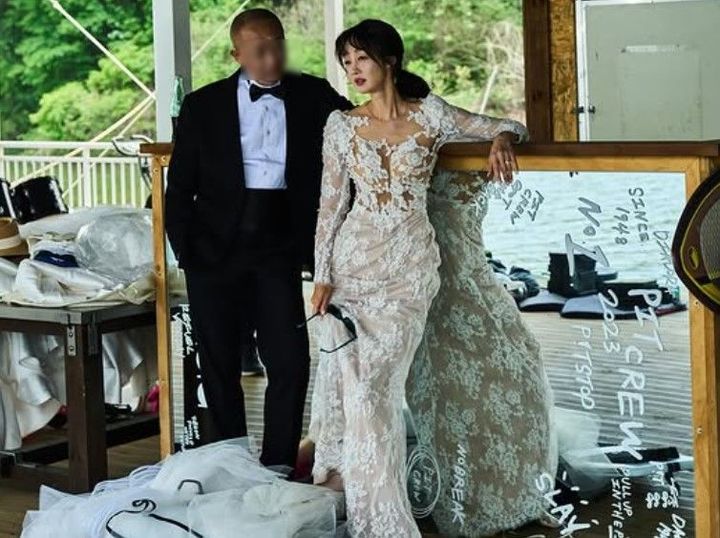 [서울=뉴시스] 배우 최여진이 남편과 함께 찍은 화보를 공개했다. (사진=최여진 인스타그램 캡처) 2025.07.03. photo@newsis.com&nbsp; *재판매 및 DB 금지