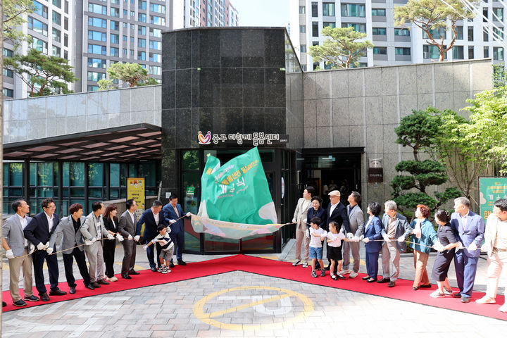 [대구=뉴시스] 대구시 중구는 달성파크푸르지오힐스테이트 내에 '중구 다함께돌봄센터 1호점'을 정식 개소하고 본격 운영에 들어갔다. (사진=대구시 중구 제공) 2025.07.03. photo@newsis.com *재판매 및 DB 금지
