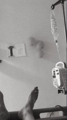 [서울=뉴시스] 코미디언 전유성이 병원에서 근황을 전했다. (사진=전유성 페이스북 캡처) 2025.07.03. photo@newsis.com *재판매 및 DB 금지