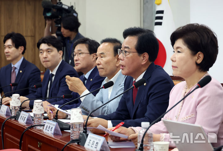 [서울=뉴시스] 고승민 기자 = 송언석 국민의힘 비상대책위원장 겸 원내대표가 3일 서울 여의도 국회에서 열린 비상대책위원회의에서 발언하고 있다. 2025.07.03. kkssmm99@newsis.com