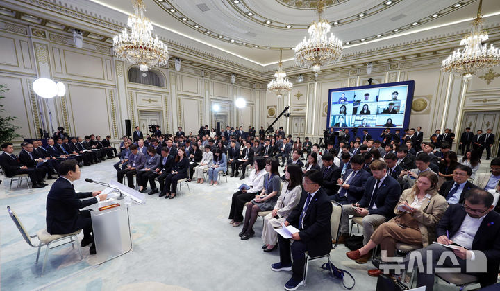 [서울=뉴시스] 고범준 기자 = 이재명 대통령이 3일 청와대 영빈관에서 열린 '대통령의 30일, 언론이 묻고 국민에게 답하다' 기자회견에서 발언하고 있다. 2025.07.03. bjko@newsis.com