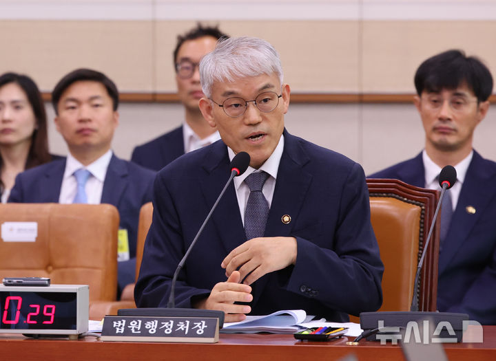 [서울=뉴시스] 김금보 기자 = 천대엽 업원행정처장이 3일 서울 여의도 국회에서 열린 법제사법위원회 전체회의에서 발언하고 있다. 2025.07.03. kgb@newsis.com