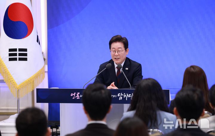 [서울=뉴시스] 고범준 기자 = 이재명 대통령이 3일 청와대 영빈관에서 열린 '대통령의 30일, 언론이 묻고 국민에게 답하다' 기자회견에서 마무리 발언을 하고 있다. 2025.07.03. bjko@newsis.com