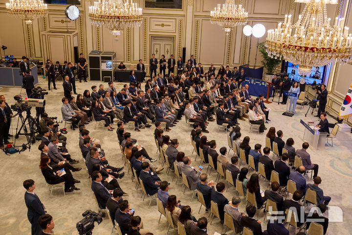 [서울=뉴시스] 이재명 대통령이 3일 청와대 영빈관에서 열린 '대통령의 30일, 언론이 묻고 국민에게 답하다' 기자회견에서 출입기자들 질문에 답변하고 있다. (사진=대통령실 제공) 2025.07.03. photo@newsis.com *재판매 및 DB 금지