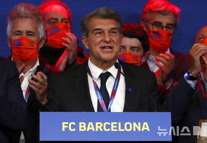 [바르셀로나=AP/뉴시스]바르셀로나 라포르타 회장. 2021.03.07.