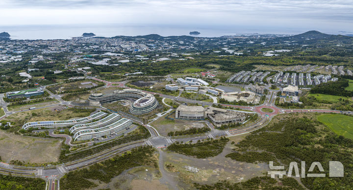 [서귀포=뉴시스] 서귀포시 동홍동에 위치한 제주헬스케어 타운 전경. (사진=뉴시스DB) 2025.07.04. photo@newsis.com *재판매 및 DB 금지