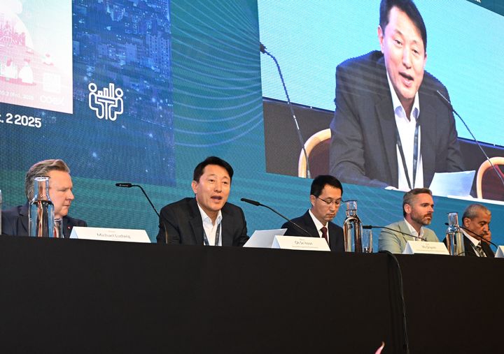 [빈(오스트리아)=뉴시스]오세훈 서울시장이 3일(현지 시각) '세계도시정상회의 시장포럼'에서 '미리내집' 등 서울의 주택정책을 발표하고 있다.(제공=서울시)