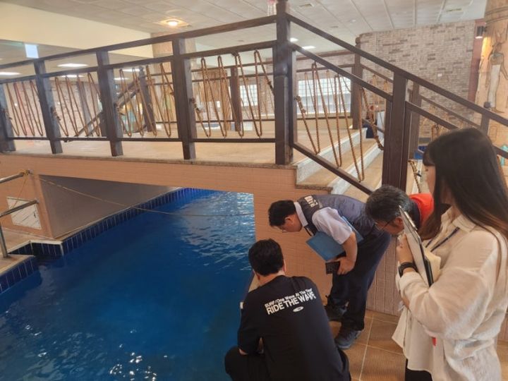 [수원=뉴시스] 물놀이시설 안전점검. (사진=경기도 제공) 2025.07.04. photo@newsis.com *재판매 및 DB 금지