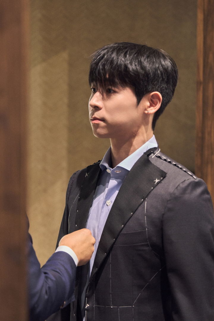 [서울=뉴시스]삼성물산 패션부문의 남성복 브랜드 갤럭시는 'Make your Elegance' 프로그램의 첫 대상자로 바이올리니스트 대니 구(Danny Koo)를 선정해 7월 단독 콘서트의 의상을 후원한다고 4일 밝혔다.(사진=삼성물산 제공) *재판매 및 DB 금지