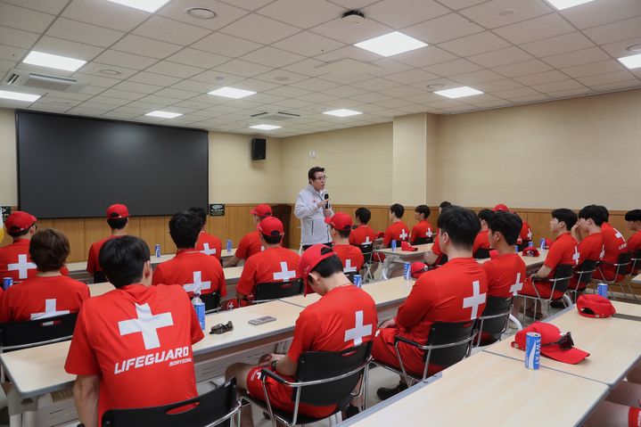 [보령=뉴시스] 대천해수욕장 물놀이 안전요원 교육에 참석, 인사말하는 김동일 보령시장. (사진=보령시청 제공_ *재판매 및 DB 금지