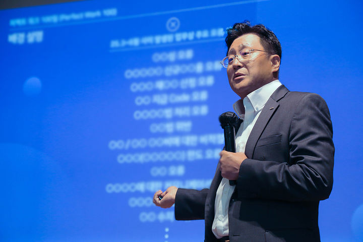 [서울=뉴시스] 김병철 KDB생명 수석부사장이 임직원 타운홀 미팅에서 발표를 하고있다. (사진=KDB생명 제공) 2025.07.04. photo@newsis.com&nbsp; *재판매 및 DB 금지