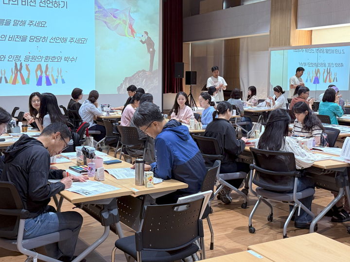 [서울=뉴시스]  2025년 4050 인생디자인학교 상반기 운영 사진. 2025.07.07. (사진=서울시평생교육진흥원 제공) *재판매 및 DB 금지