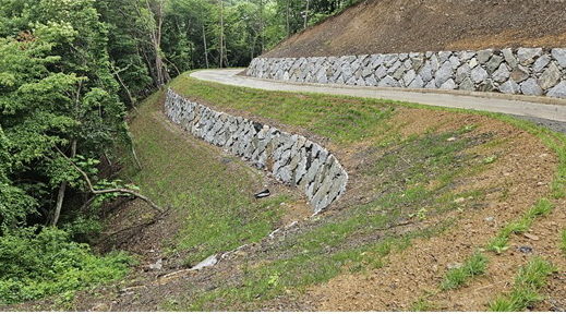 [임실=뉴시스] 지난해 임실군이 추진해 전북도 임도사업평가의 산불진화임도 부문 도내 1위를 차지한 '신평면 창인리 일원의 두곡~창인 산불진화임도(0.68㎞)'의 일부 구간. *재판매 및 DB 금지