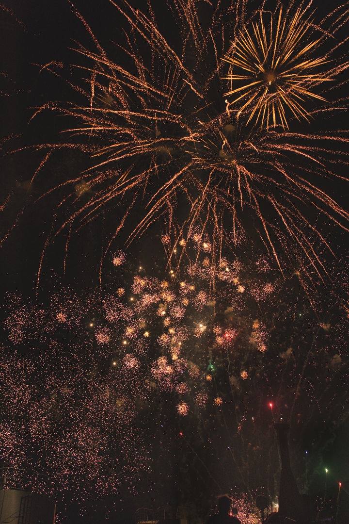 [부산=뉴시스] 부산 원나잇 크루즈에서 불꽃쇼가 진행되고 있는 모습. (사진=팬스타그룹 제공) 2025.07.04. photo@newsis.com *재판매 및 DB 금지