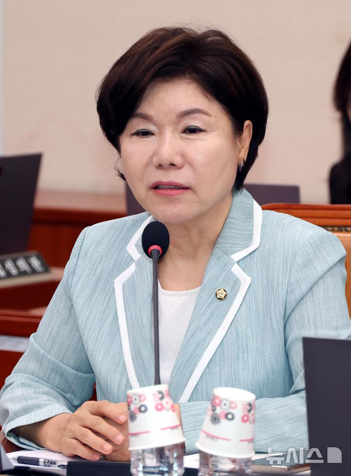 [서울=뉴시스] 조성봉 기자 = 조은희 국회 여성가족위원회 국민의힘 간사가 4일 오전 서울 여의도 국회에서 열린 여성가족위원회 전체회의에서 발언을 하고 있다. 2025.07.04. suncho21@newsis.com