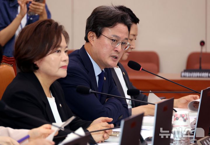 [서울=뉴시스] 조성봉 기자 = 채현일 더불어민주당 의원이 4일 오전 서울 여의도 국회에서 열린 여성가족위원회 전체회의에서 발언을 하고 있다. 2025.07.04. suncho21@newsis.com