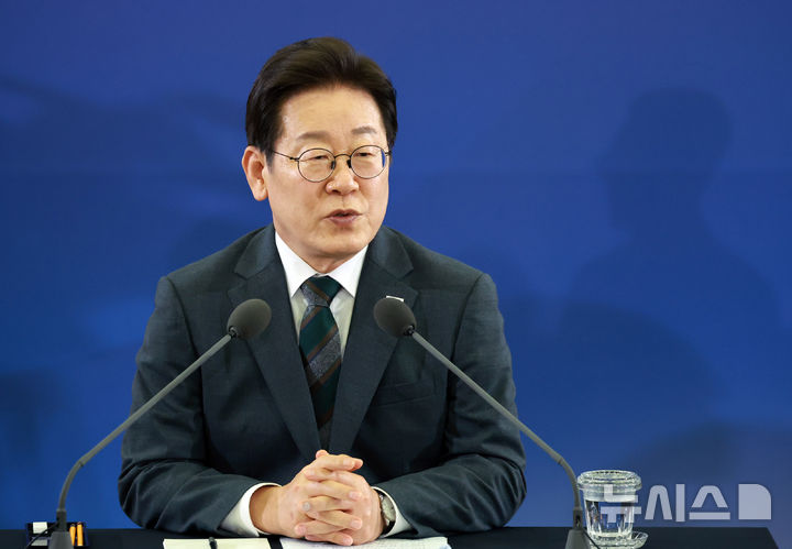 [대전=뉴시스] 고범준 기자 = 이재명 대통령이 4일 대전컨벤션센터에서 열린 '충청에서 듣다, 충청 타운홀 미팅'에서 발언하고 있다. (대통령실통신사진기자단) 2025.07.04. bjko@newsis.com