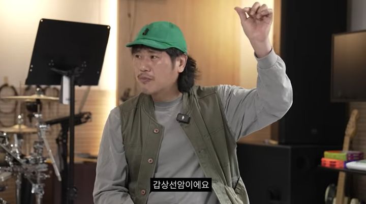 [서울=뉴시스] 육중완은 지난 3일 유튜브 채널 '현진영'에 출연해 과거 체중이 급격하게 줄어든 이유를 밝혔다. (사진=유튜브 채널 '현진영' 화면 캡처) 2025.07.05 photo@newsis.com  *재판매 및 DB 금지