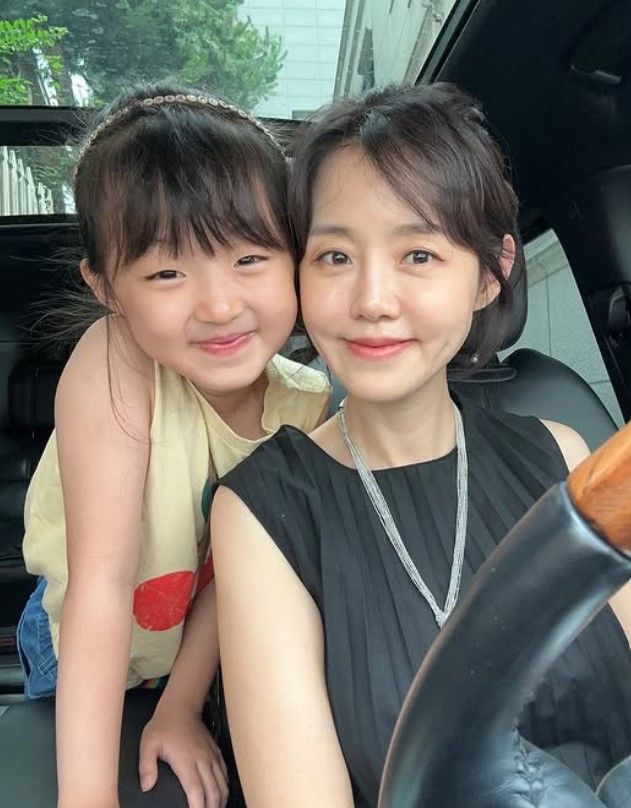 [서울=뉴시스] 정유담 양, 이하정. (사진=이하정 인스타그램 캡처) 2025.07.05. photo@newsis.com&nbsp; *재판매 및 DB 금지