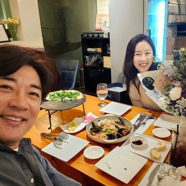 [서울=뉴시스] 배우 안재욱이 아내이자 뮤지컬 배우 최현주의 생일을 축하했다. (사진=안재욱 인스타그램 캡처) 2025.07.05. photo@newsis.com  *재판매 및 DB 금지