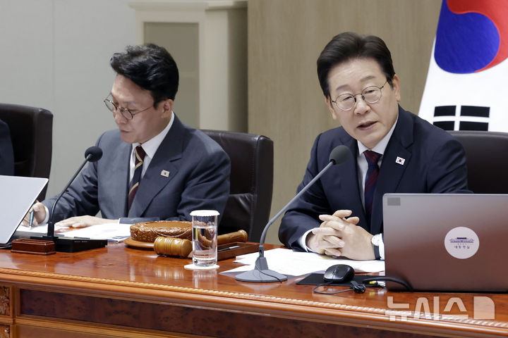 [서울=뉴시스] 최동준 기자 = 이재명 대통령이 5일 서울 용산 대통령실 청사에서 열린 국무회의에서 발언하고 있다. 2025.07.05. photocdj@newsis.com