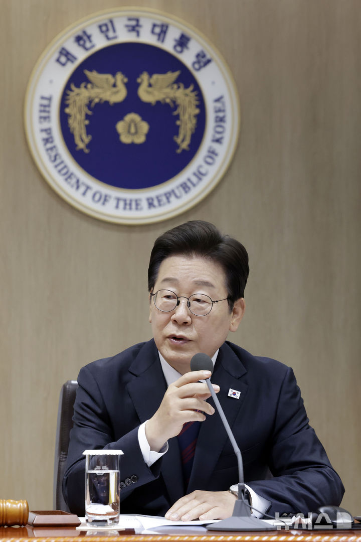 [서울=뉴시스] 최동준 기자 = 이재명 대통령이 5일 서울 용산 대통령실 청사에서 열린 국무회의에서 발언하고 있다. 2025.07.05. photocdj@newsis.com