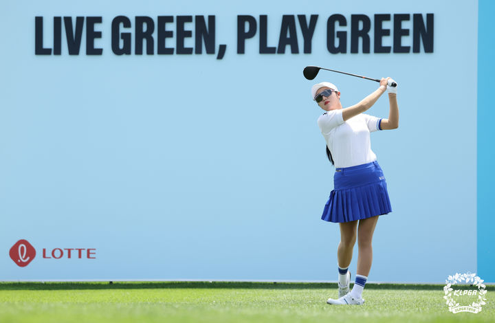 [서울=뉴시스] 홍효식 기자 = 5일 인천 서구 베어즈베스트청라CC에서 열린 '제15회 롯데오픈' 3라운드, 박혜준이 10번홀에서 티샷하고 있다. (사진=KLPGA 제공) 2025.07.05. photo@newsis.com *재판매 및 DB 금지