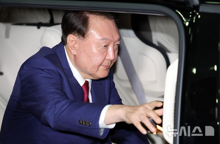 [서울=뉴시스] 홍효식 기자 = 윤석열 전 대통령의 구속 여부를 가를 구속 전 피의자 심문(영장실질심사)이 비공개로 진행된다. 사진은 윤 전 대통령. 2025.07.05. yesphoto@newsis.com