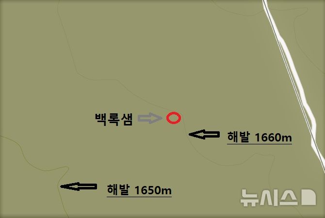 [제주=뉴시스] 임재영 기자 = 국토지리정보원 국토정보맵에서 한라산 등고선이 표시된 지도에 백록샘 위치와 해발고도를 표기했다. 2025.07.06. ijy788@newsis.com