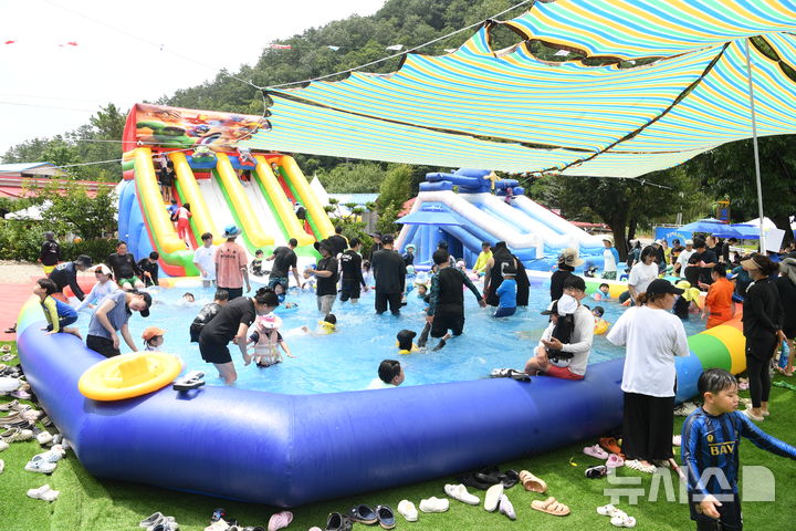 [완주=뉴시스] 올해 '완주 동상계곡 물소리축제'. (사진=완주군 제공) 2025.07.06. photo@newsis.com *재판매 및 DB 금지