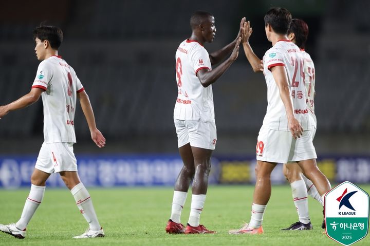[서울=뉴시스] 프로축구 K리그2 부천FC1995. (사진=한국프로축구연맹 제공) *재판매 및 DB 금지