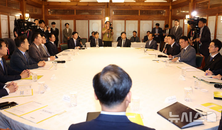 [서울=뉴시스] 조성우 기자 = 6일 오후 서울 종로구 삼청동 국무총리 공관에서 이재명 정부 첫 고위당정협의회에가 열리고 있다. 2025.07.06. xconfind@newsis.com
