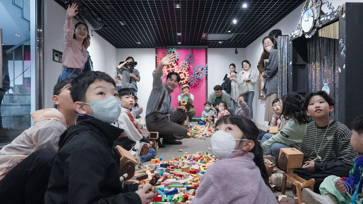 [대구=뉴시스] 청문당 가정의 달 특별기획 '제페토의 작업실 : 피노키오의 탄생' 전시 모습. (사진=행복북구문화재단 제공) 2025.07.07. photo@newsis.com *재판매 및 DB 금지