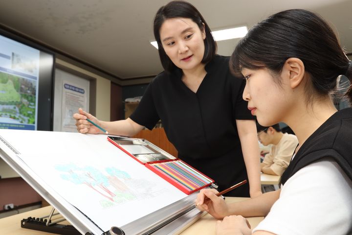 [구미=뉴시스] 도시조경디자인과 수업 모습. (사진=구미대 제공) 2025.07.07 photo@newsis.com *재판매 및 DB 금지