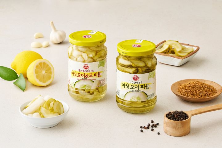 [서울=뉴시스] 오뚜기 아삭피클 2종.(사진=오뚜기 제공) *재판매 및 DB 금지