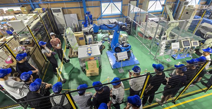 [대구=뉴시스]영진전문대, 日 기업기술관서 선진 기술 체험(사진=영진전문대 제공) photo@newsis.com *재판매 및 DB 금지